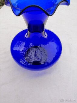Modrá skleněná baňatá váza - 3