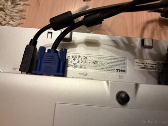 Monitor Dell 2009W a redukce VGA na HDMI - 3