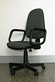 Kancelářské židle s područkami a bez područek - 3