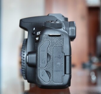Canon EOS 90D - 3