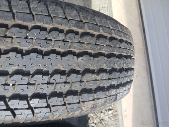 Pneu 245/65R17 - 3