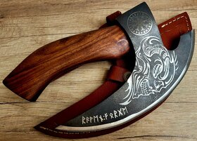 ručně kovaná Vikingská sekera SKULL s koženým pouzdrem - 3