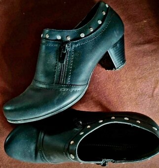 Černé kotníkové boty. - 3