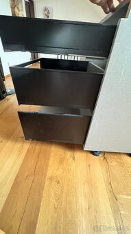 2x korpus 60 cm s kováním BLUM - 3