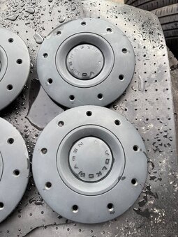 ORIGINÁLNÍ STŘEDOVÉ POKLIČKY VW CADDY - 3