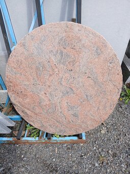 Kamenný stůl - 3