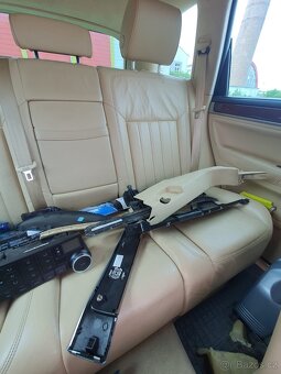 Krémové sedačky VW Touareg 7l - 3
