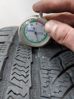 255/40 r19 - 3