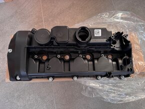 Mercedes Benz víko ventilů nové - 3