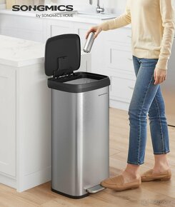 NOVÝ ODPADKOVÝ KOŠ V BÍLÉ- ČERNÉ A NEREZ 68 LITRŮ - 3