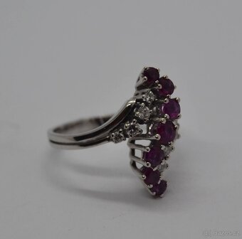 Zlatý prsten s rubíny a brilianty - 3