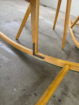 Houpací křeslo a stolek - 3