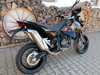 KTM 690 SM supermoto - 3