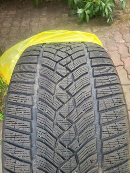 Zimni pneu Goodyear Ultragrip Perfomance 295 35 21 - 3
