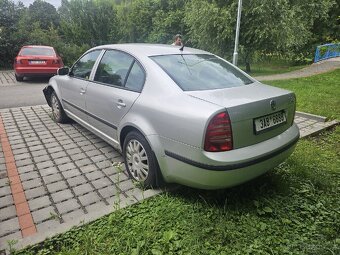 Bouraný škoda superb - 3