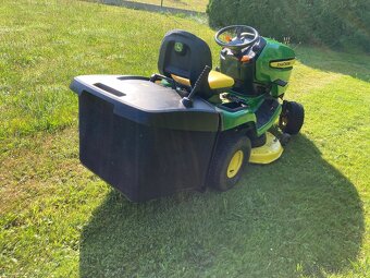 Zahradní traktor John Deere X 300 R - 3