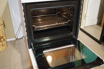 Bosch bílá vestavná trouba HBN 3520 - 3