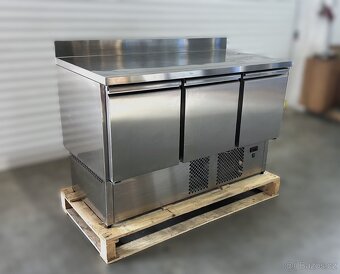 Profesionální chladicí stůl – 3 dveřový - 3