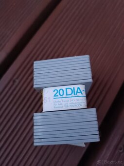 Retro nové zásobníky na diapozitivy a kinofilm. - 3