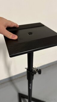 Prodám stojany na studiové monitory Behringer SM5002 - 3