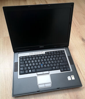 Predám Retro notebook Dell Latitude D830 - 3