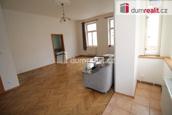 Dobře dispozičně řešený byt 3+kk ve druhém patře cihlového d - 3