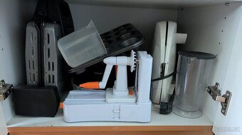 Kuchyňské nádobí a nástroje, prostírací sady a sady příborů - 3