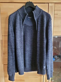 Modročerný pánský svetr na zip vel. M / 50 - 3