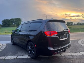 Chrysler Pacifica 3,6 S Limited ČR Sunroof Navi 2018 DPH - 3