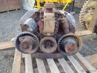 Motor z elektrocentrály 15 kVA Tatra 603 / 805 - 3