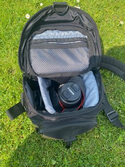 Canon 1220D se základním objektivem a brašnou - 3