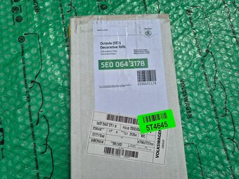 dekorativní fólie karbon 5E0064317B Škoda Octavia - 3