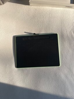 Wacom Intuos Bluetooth M grafický tablet pistáciová zelená - 3