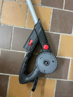 BOSCH Teleskopická násada s kolečky pro nůžky na trávu - 3