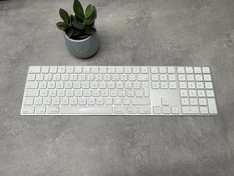 Apple Magic Keyboard s číselnou klávesnicí - česká A1843 - 3