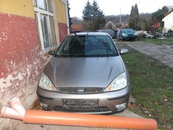 Ford Focus sedan benzín - 3