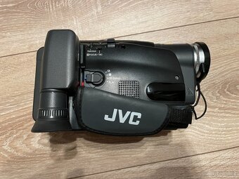 VHSC kamera JVC FXM404E - 3