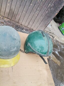 Staré moto helmy - 3