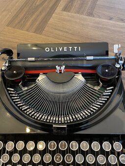 Psací stroj ze 30.let Italské značky OLIVETTI. - 3