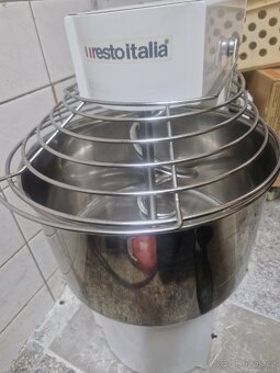 Hnětač těsta 22l - 3