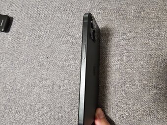 iPhone 15 128 GB černý - 3