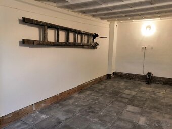 Pronajmu garáž v ulici 17. listopadu - 3