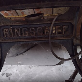 Starý šicí stroj - 3