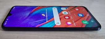 Samsung Galaxy A40 - velmi dobrý stav - 3