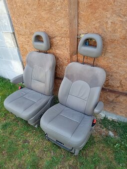Sedačky Chrysler Voyager - 3
