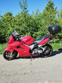 Honda VFR 800 Vtec V4 - 3