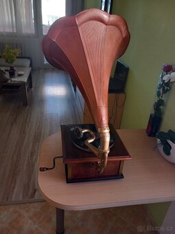 Stary gramofon. - 3