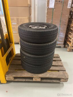 Pneu + plechové disky z vozu Ford Tranzit - 3