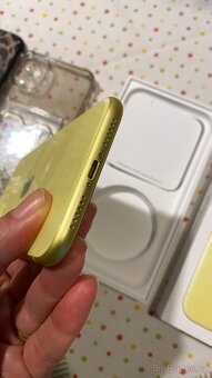 Prodám žlutý iPhone 11 65GB - top stav - 3
