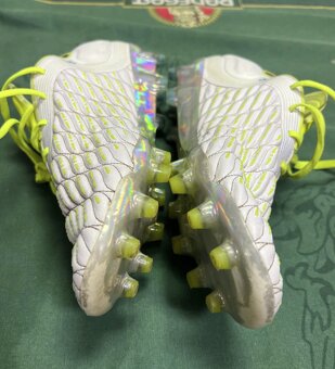 Fotbalové kopačky Under Armour Magnetico Clone 42,5 - 3